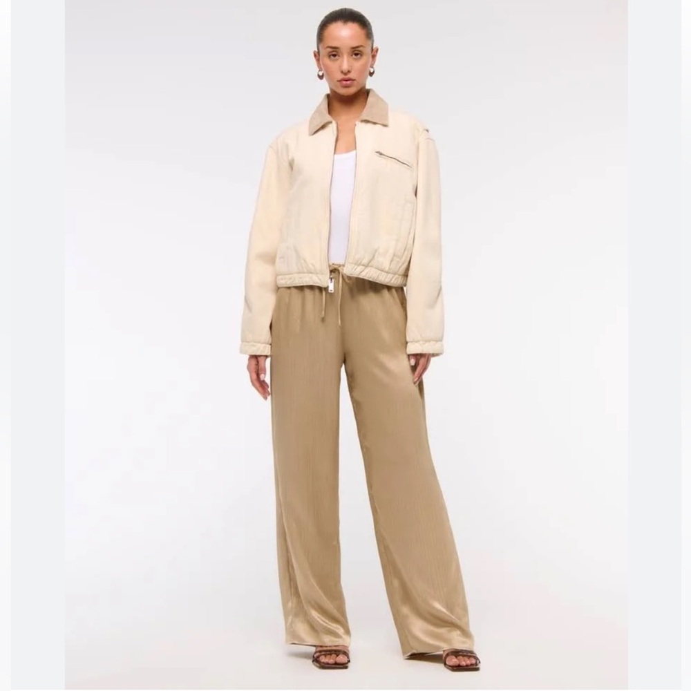 NWT Abercrombie & Fitch Textured Satin Pull-On Pants in XS